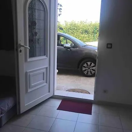 Bas De Villa, Calme Proche Toutes Commodites.